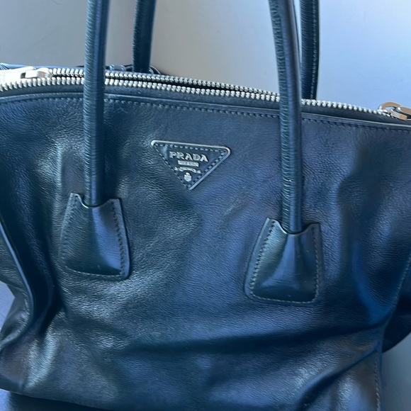 PRADA BAG. GORGEOUS. - Picture 3 of 10